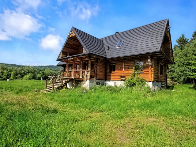 Nowy drewniany dom przy szlaku na Szczeliniec!